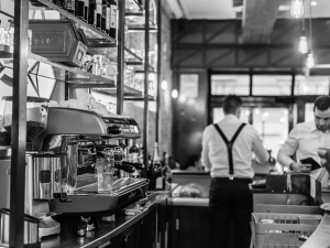 Operatore ai servizi di sala e bar